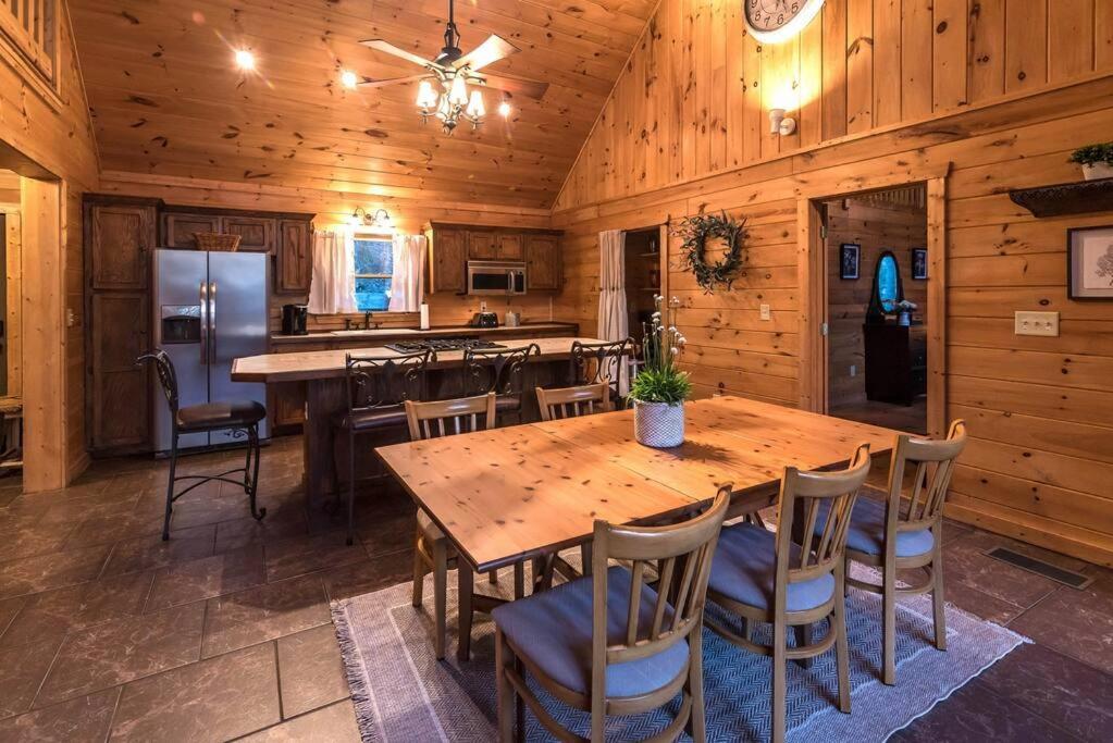 Private Creekside Cabin+Hot Tub,Pool Table, & Pets Елиджей Екстериор снимка