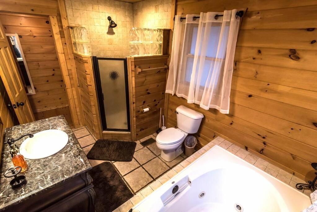 Private Creekside Cabin+Hot Tub,Pool Table, & Pets Елиджей Екстериор снимка