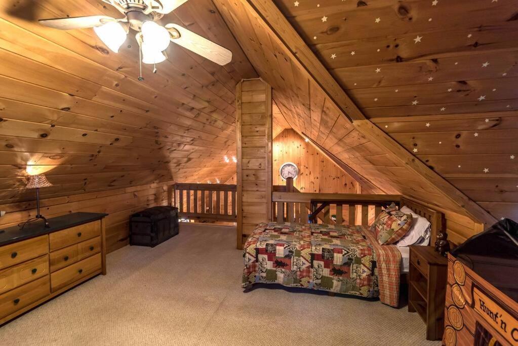 Private Creekside Cabin+Hot Tub,Pool Table, & Pets Елиджей Екстериор снимка