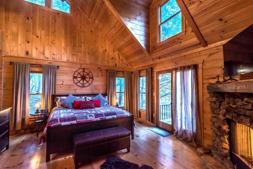 Private Creekside Cabin+Hot Tub,Pool Table, & Pets Елиджей Екстериор снимка