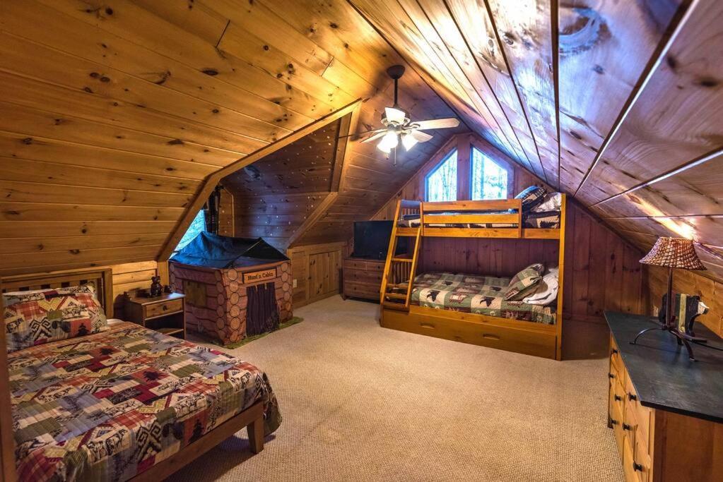 Private Creekside Cabin+Hot Tub,Pool Table, & Pets Елиджей Екстериор снимка