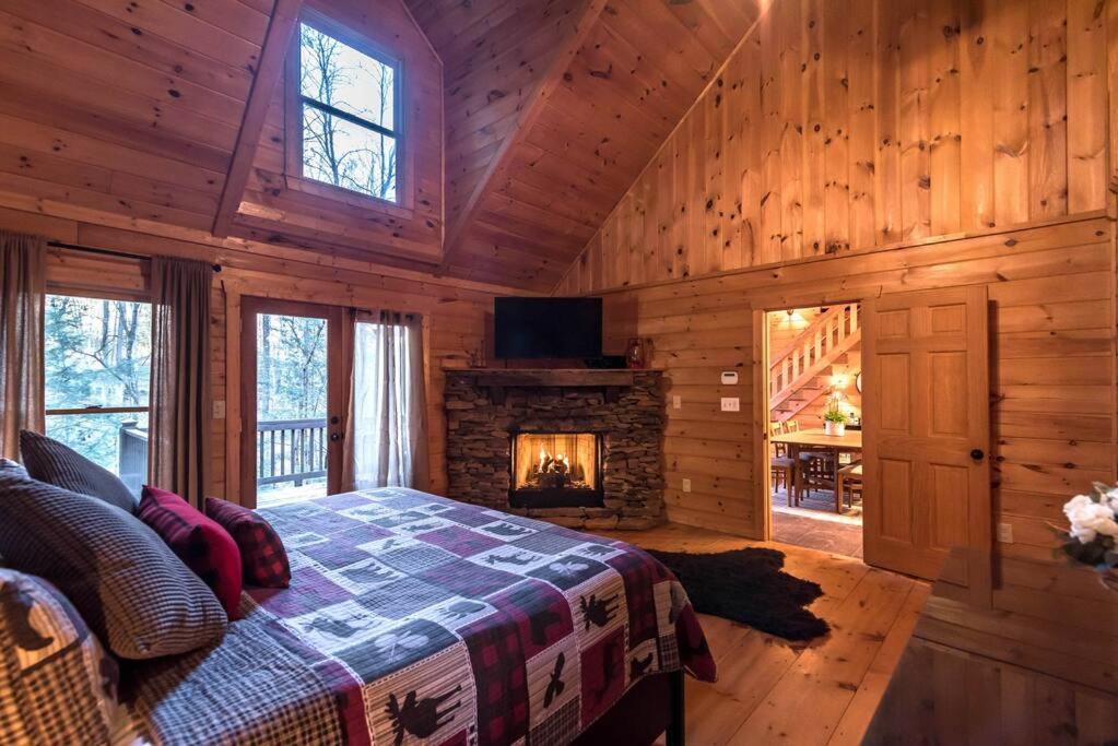Private Creekside Cabin+Hot Tub,Pool Table, & Pets Елиджей Екстериор снимка