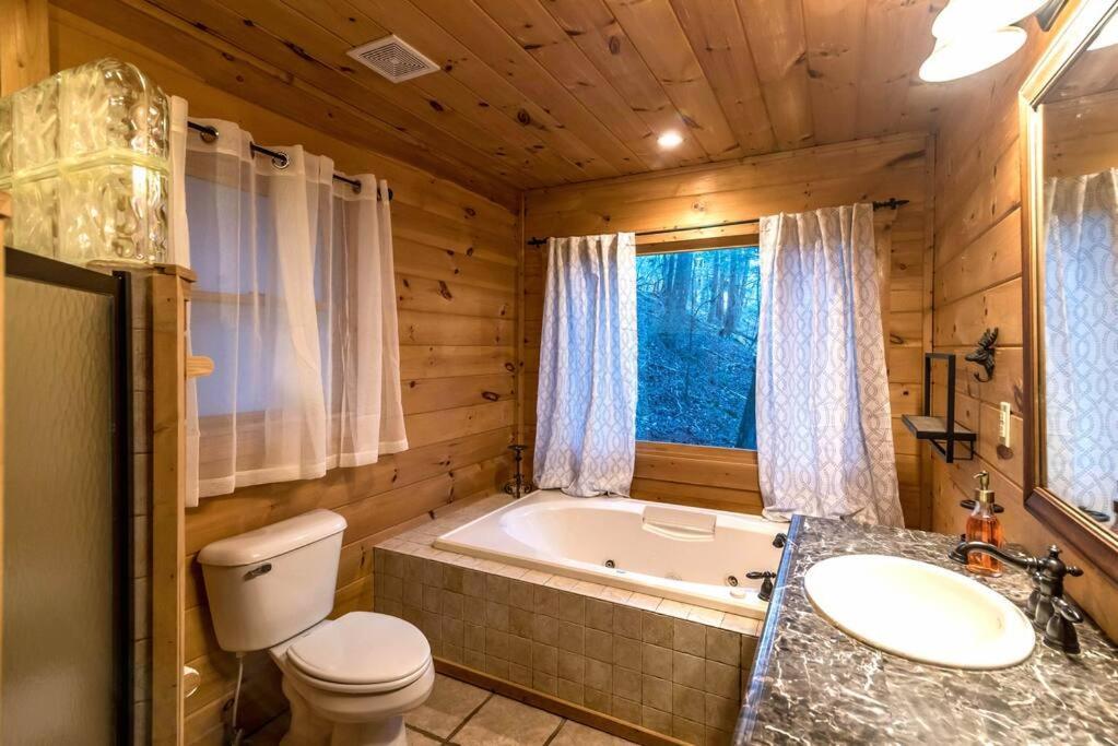 Private Creekside Cabin+Hot Tub,Pool Table, & Pets Елиджей Екстериор снимка