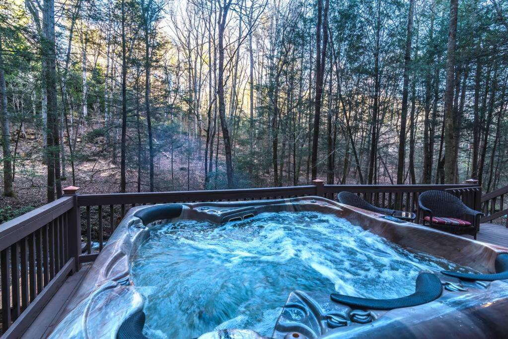 Private Creekside Cabin+Hot Tub,Pool Table, & Pets Елиджей Екстериор снимка
