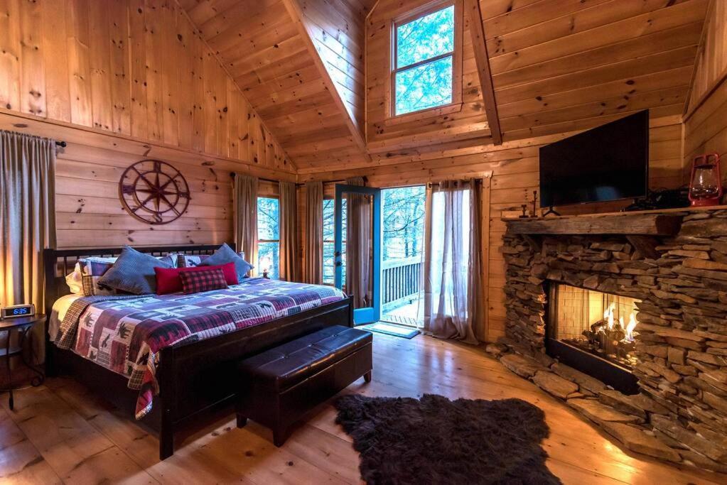 Private Creekside Cabin+Hot Tub,Pool Table, & Pets Елиджей Екстериор снимка