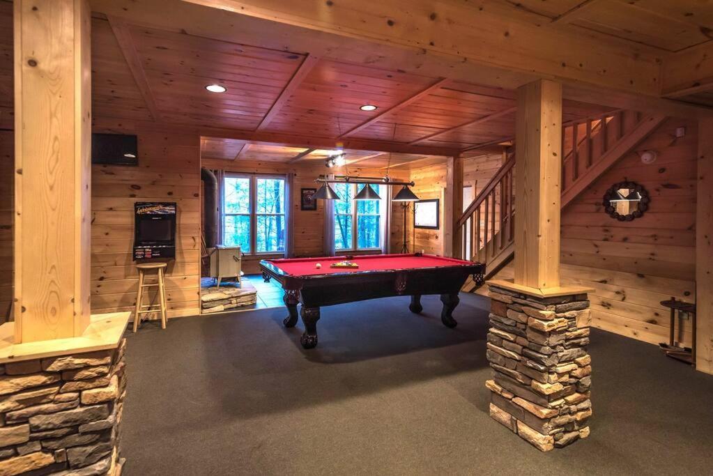Private Creekside Cabin+Hot Tub,Pool Table, & Pets Елиджей Екстериор снимка