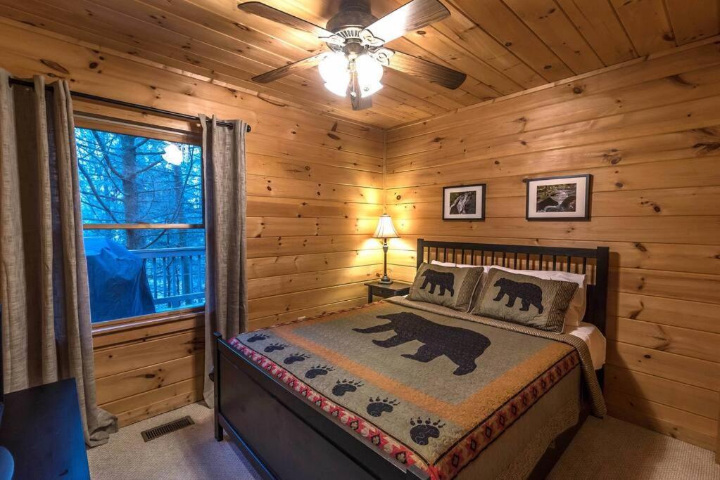 Private Creekside Cabin+Hot Tub,Pool Table, & Pets Елиджей Екстериор снимка