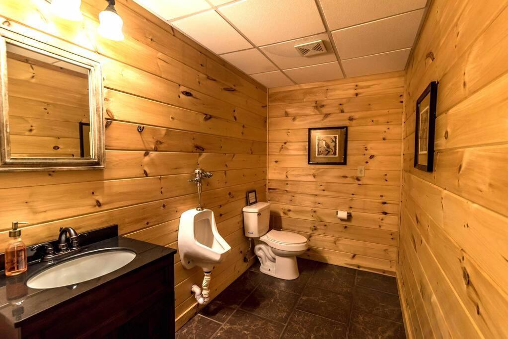 Private Creekside Cabin+Hot Tub,Pool Table, & Pets Елиджей Екстериор снимка