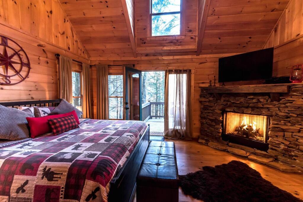 Private Creekside Cabin+Hot Tub,Pool Table, & Pets Елиджей Екстериор снимка