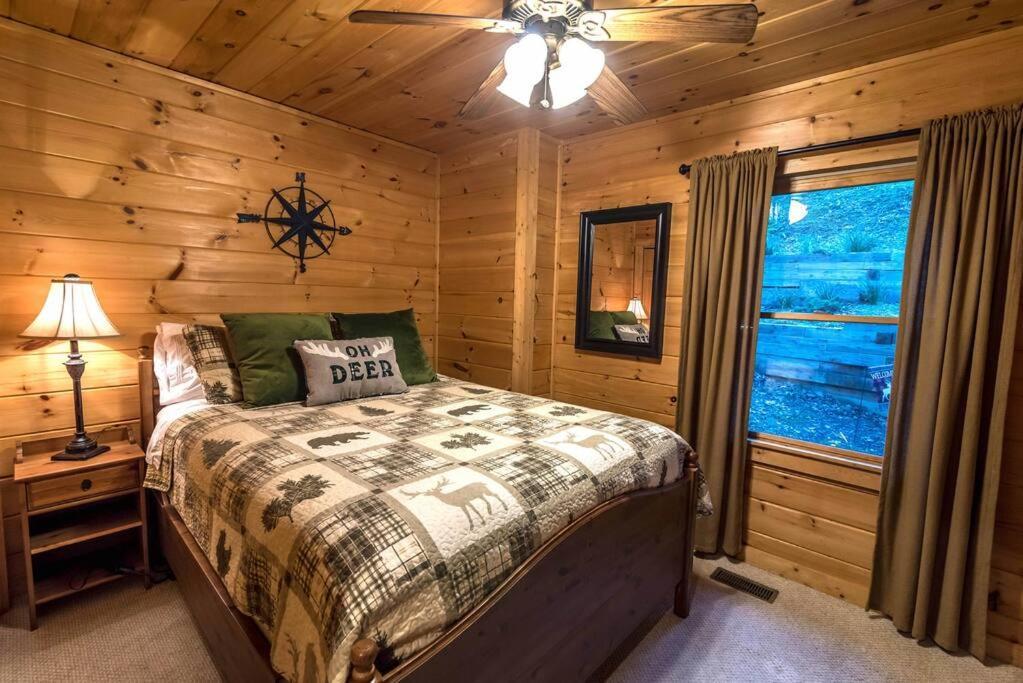 Private Creekside Cabin+Hot Tub,Pool Table, & Pets Елиджей Екстериор снимка