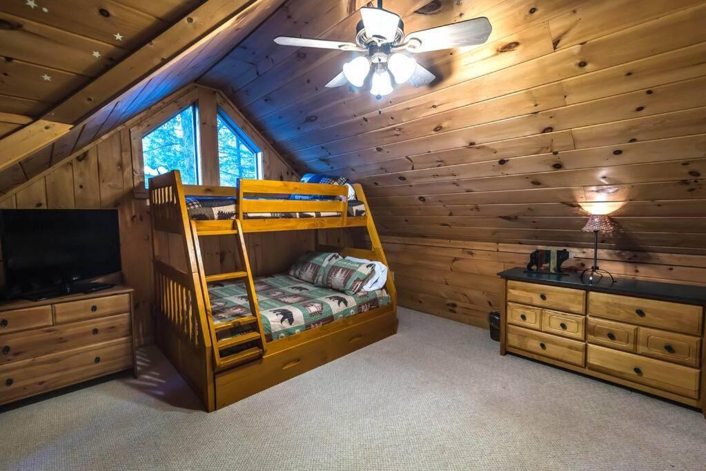 Private Creekside Cabin+Hot Tub,Pool Table, & Pets Елиджей Екстериор снимка