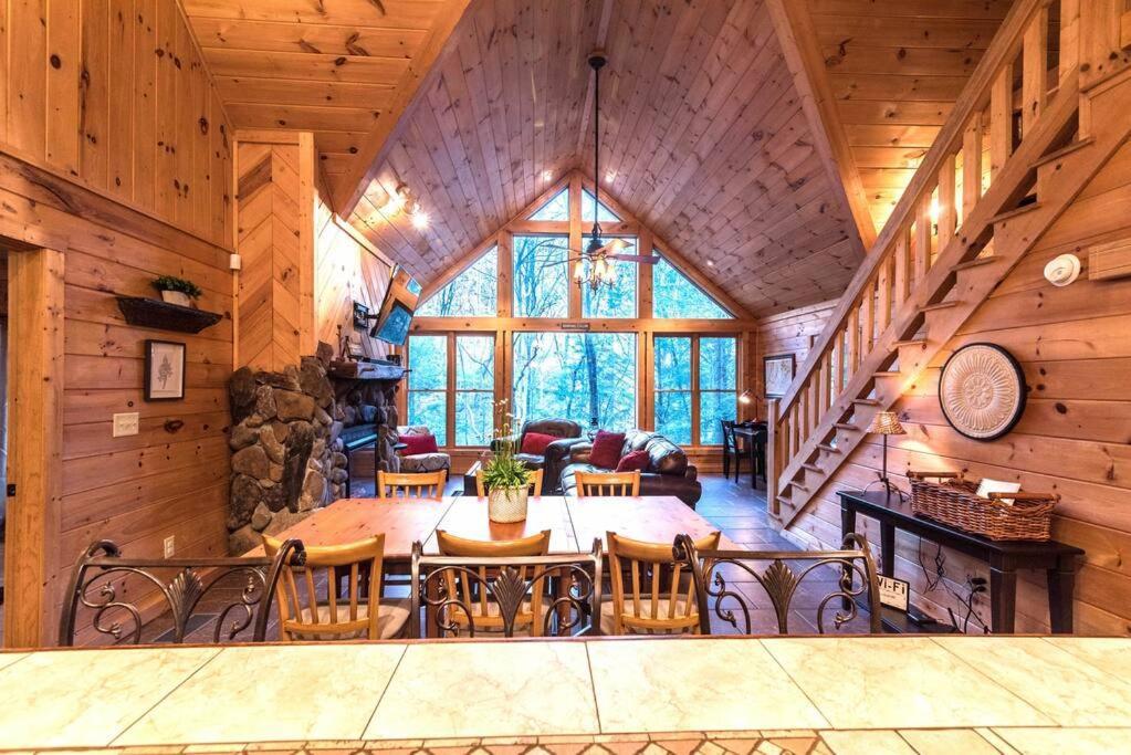 Private Creekside Cabin+Hot Tub,Pool Table, & Pets Елиджей Екстериор снимка
