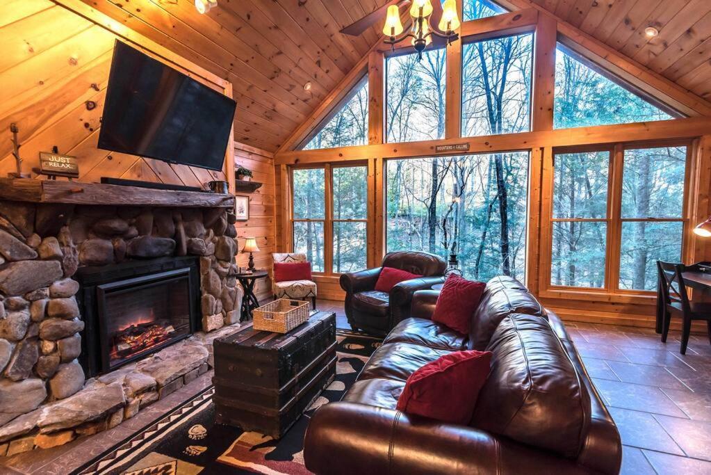 Private Creekside Cabin+Hot Tub,Pool Table, & Pets Елиджей Екстериор снимка