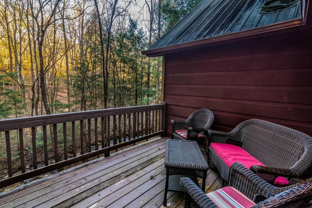 Private Creekside Cabin+Hot Tub,Pool Table, & Pets Елиджей Екстериор снимка