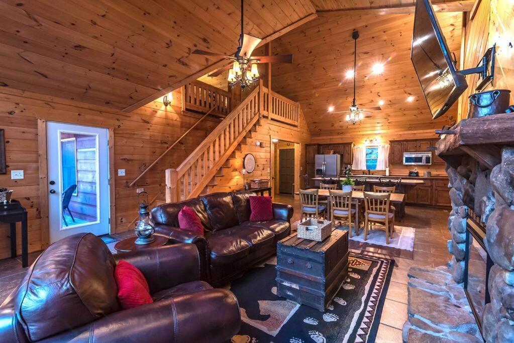 Private Creekside Cabin+Hot Tub,Pool Table, & Pets Елиджей Екстериор снимка
